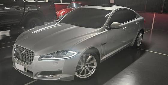 JAGUAR XF 2.0 PREMIUM LUXURY TURBOCHARGED GASOLINA 4P AUTOMÁTICO JAGUAR XF 2.0 PREMIUM LUXURY TURBOCHARGED GASOLINA 4P AUTOMÁTICO